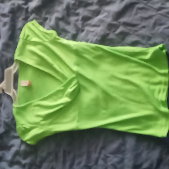 Green shirt - Picture 1 of 2